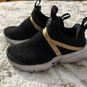 Nike Little Kids’ Presto Extreme Shoes: Black & Gold